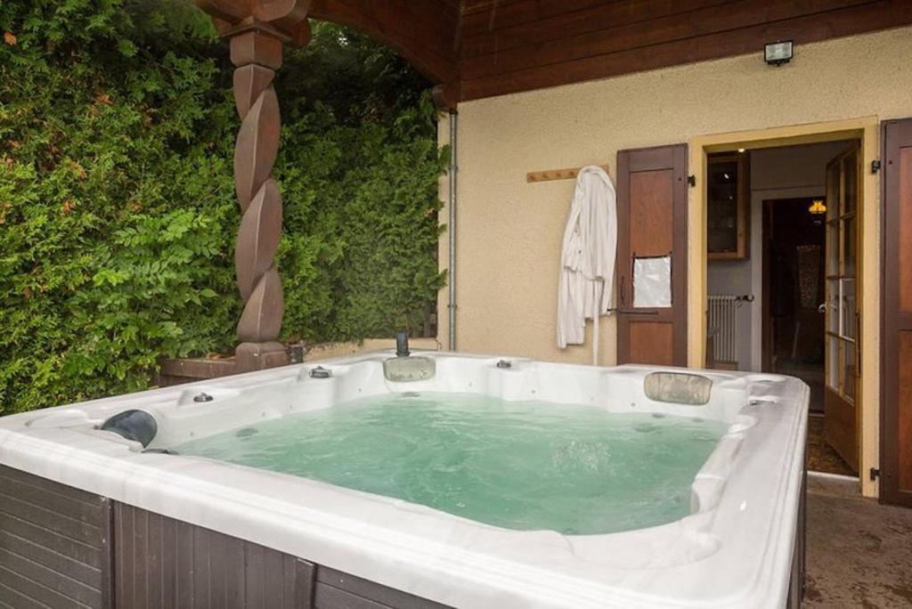 Chalet Traditionnel Avec Jacuzzi Exterieur Bex ภายนอก รูปภาพ